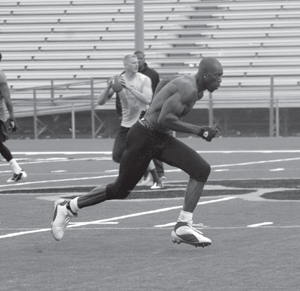 Terrell Owens comes to CHS for NFL scouting day