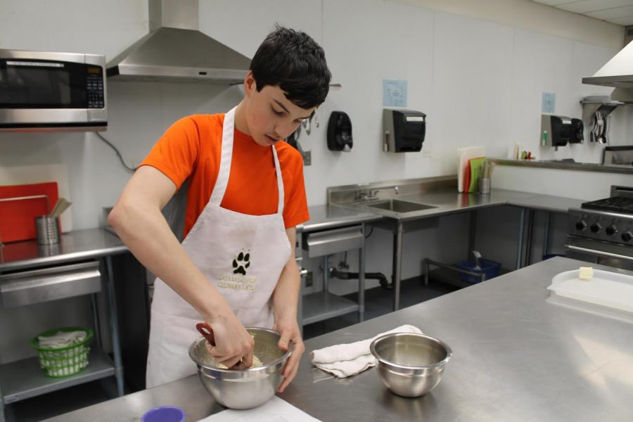 Sophomore+Grayson+Selzer+cooks+up+his+future+career+by+securing+his+place+in+the+culinary+world