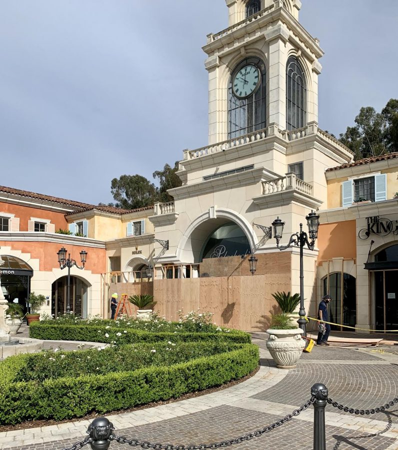 Calabasas Businesses Barricade Storefronts