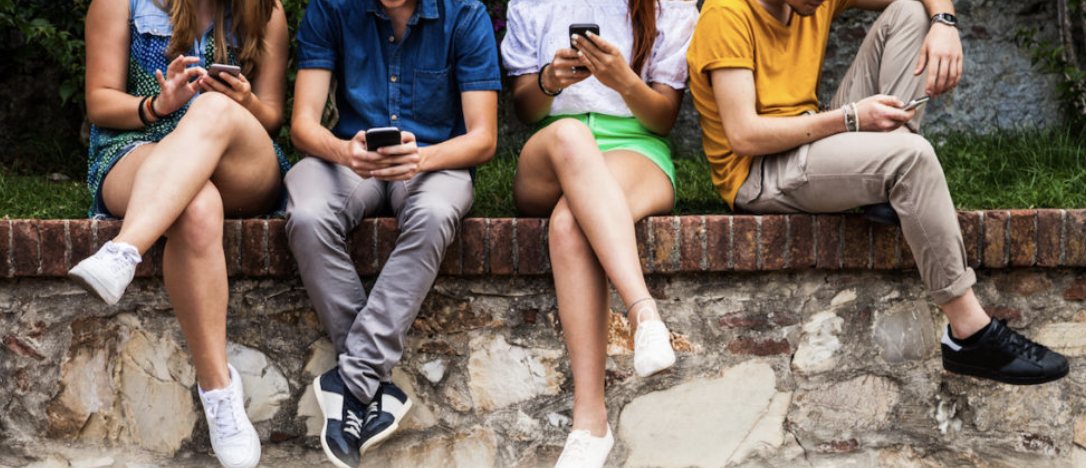 The double-edged sword of growing up with social media